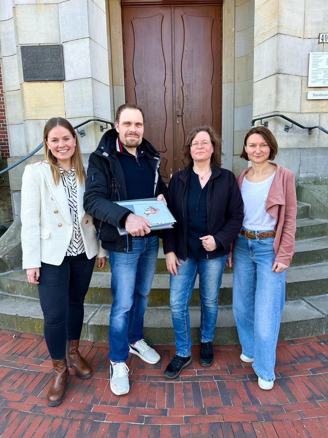 Übergabe der Unterschriften am 19.03.2025